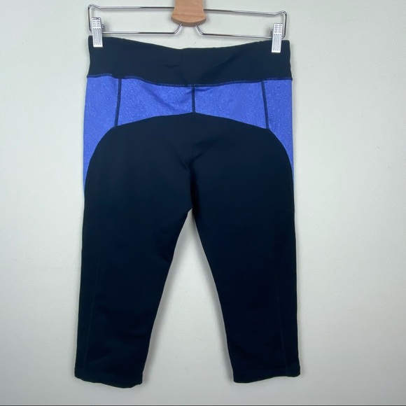 CAbi Racer Crop Leggings || Size Medium; Style #809 - Picture 7 of 9